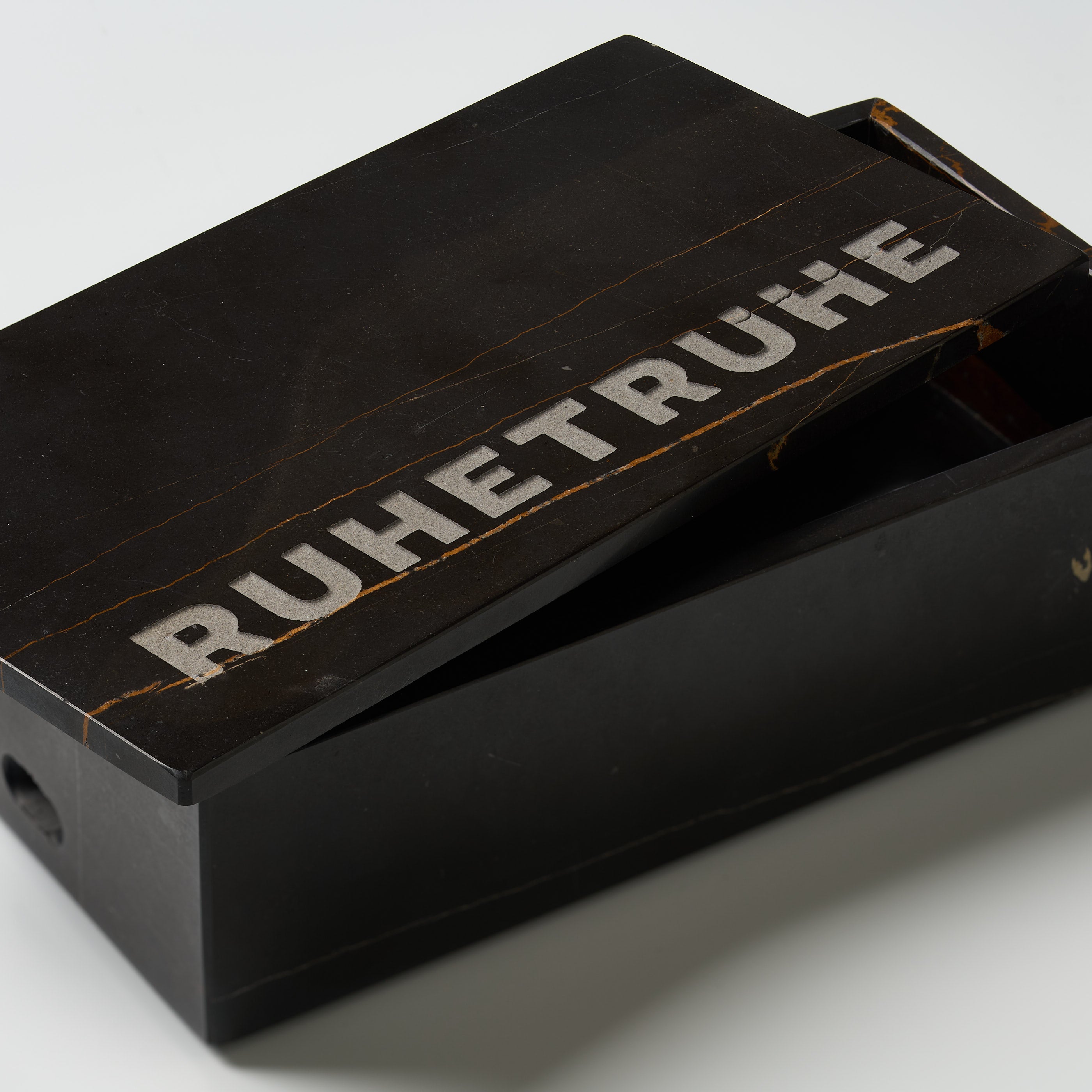 Ruhetruhe - Marmor Lauren Black Gold